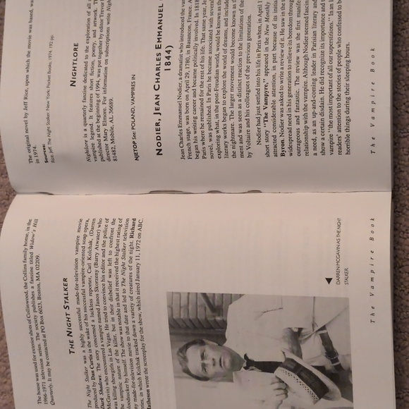 The Vampire Book: The Encyclopedia of the Undead 852 Pages J. Gordon Melton - Picture 9 of 11